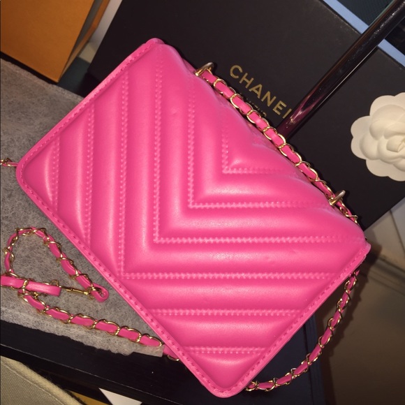 NWOT Barbie pink crossbody with matching wallet - Picture 4 of 13